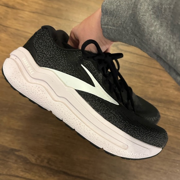 Brooks Ghost Max Women’s Running Shoes – Black/White – Size 8 (EUR 39) - Picture 7 of 8